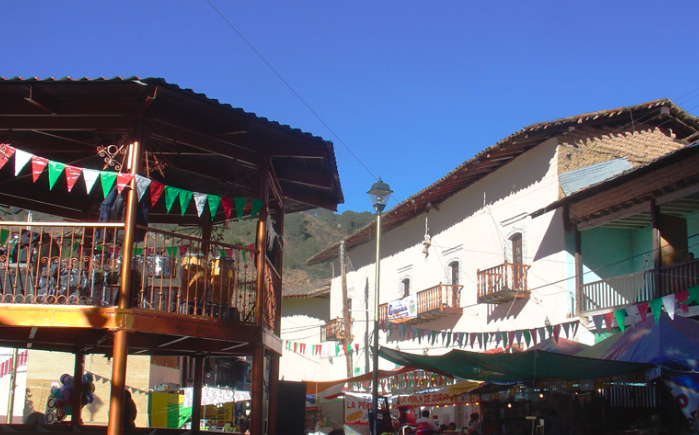 Kiosco y plaza principal